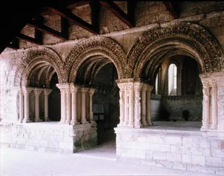 Drievoudige boog die leidt naar de kapittelzaal, 1157-1211